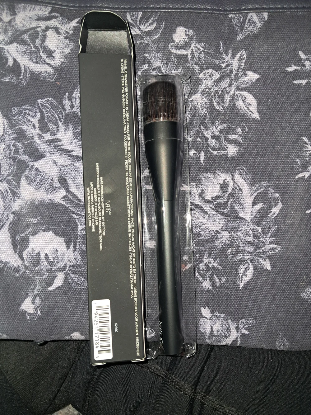 NARS #17 Cream Cheek Brush - Black